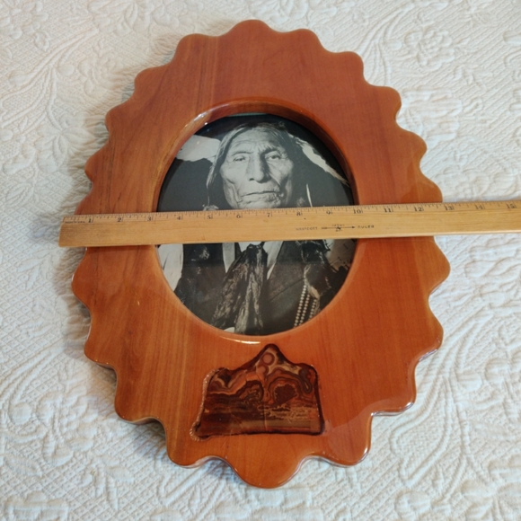 Vintage Cheyenne Native American Wolf Robe Photo In Handmade Wood Frame - Picture 12 of 12